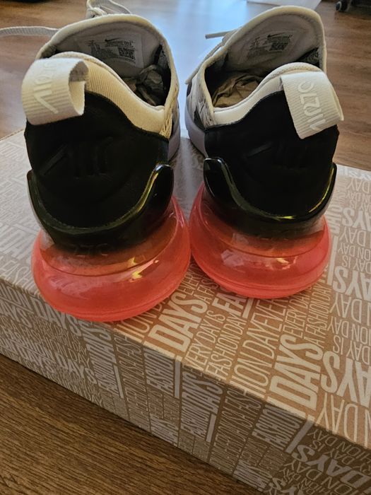 Маратонки Nike Air Max 270