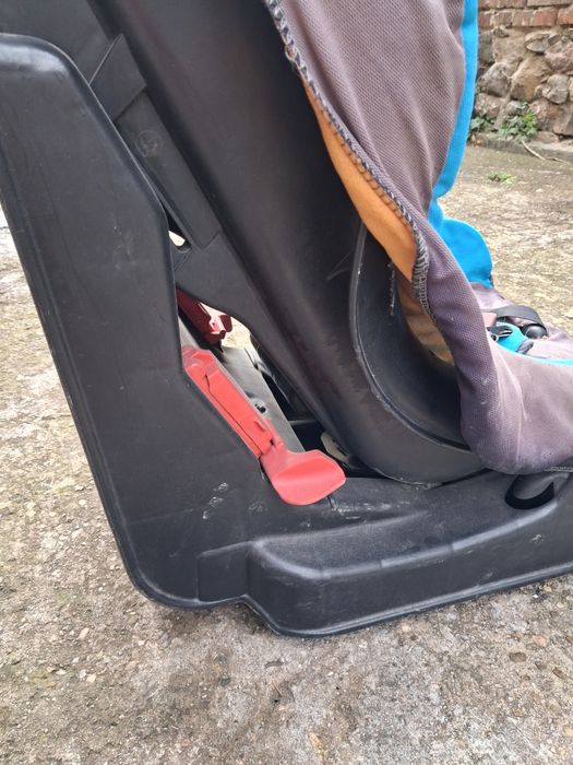 Продавам столче за кола от 2-6г