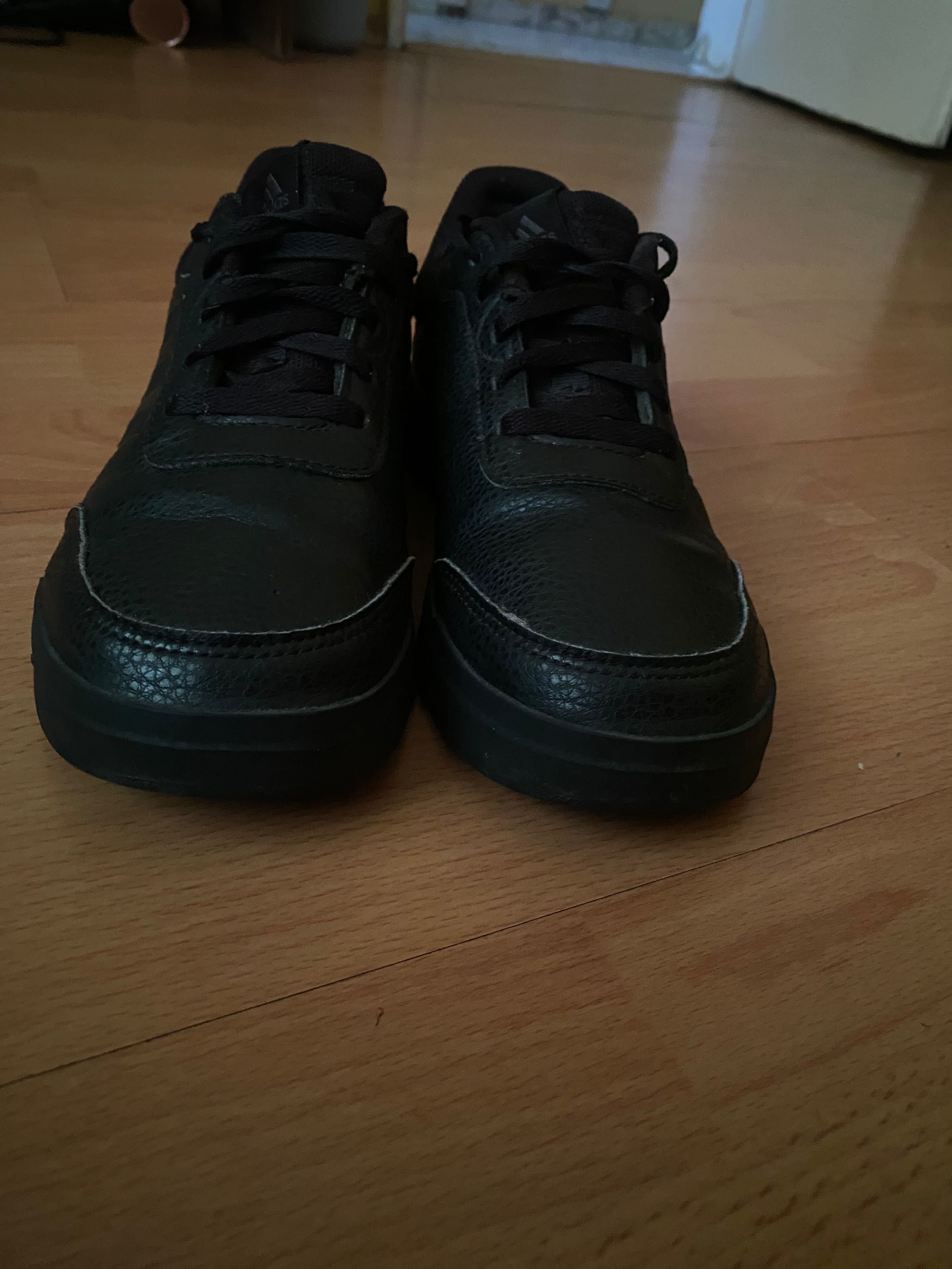 Обувки adidas 36 номер продавам ги заедно