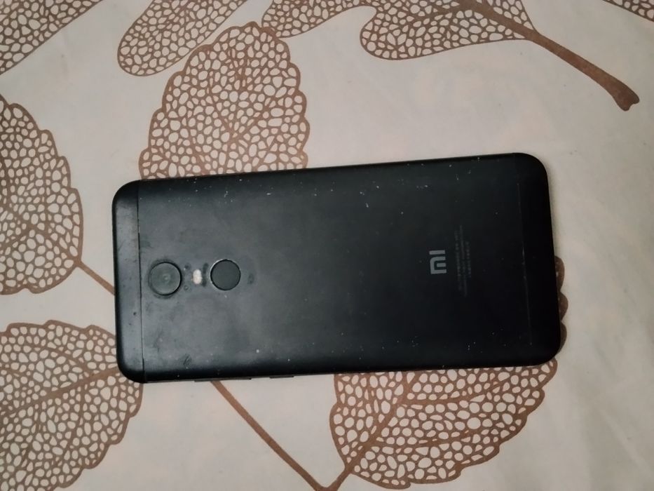 Продается телефон Редми 5+