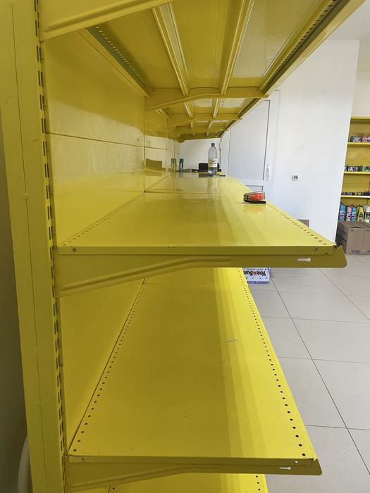 Стеложи желтого цвета торговые б/у