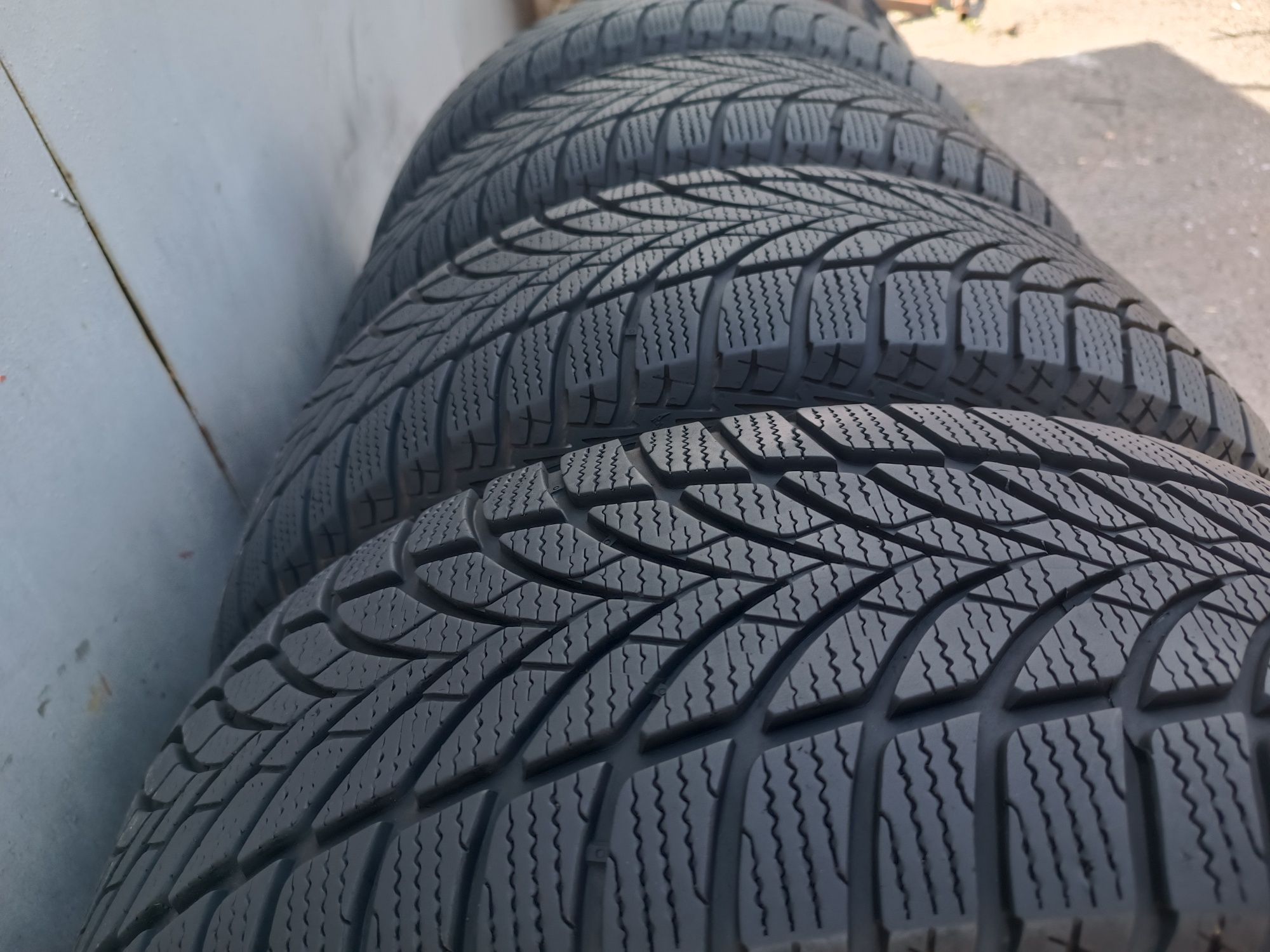 215/60/16 Goodyear, dot22