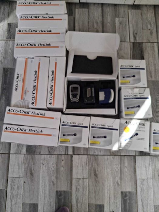 Vând pompa de insulină Accuchek Spirit combo