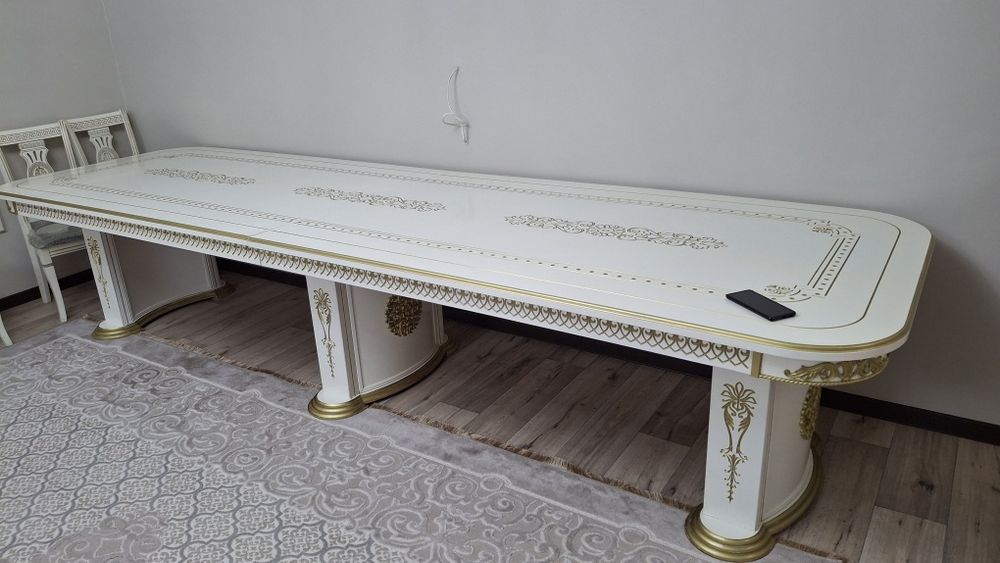 Стол в гостинную 4м