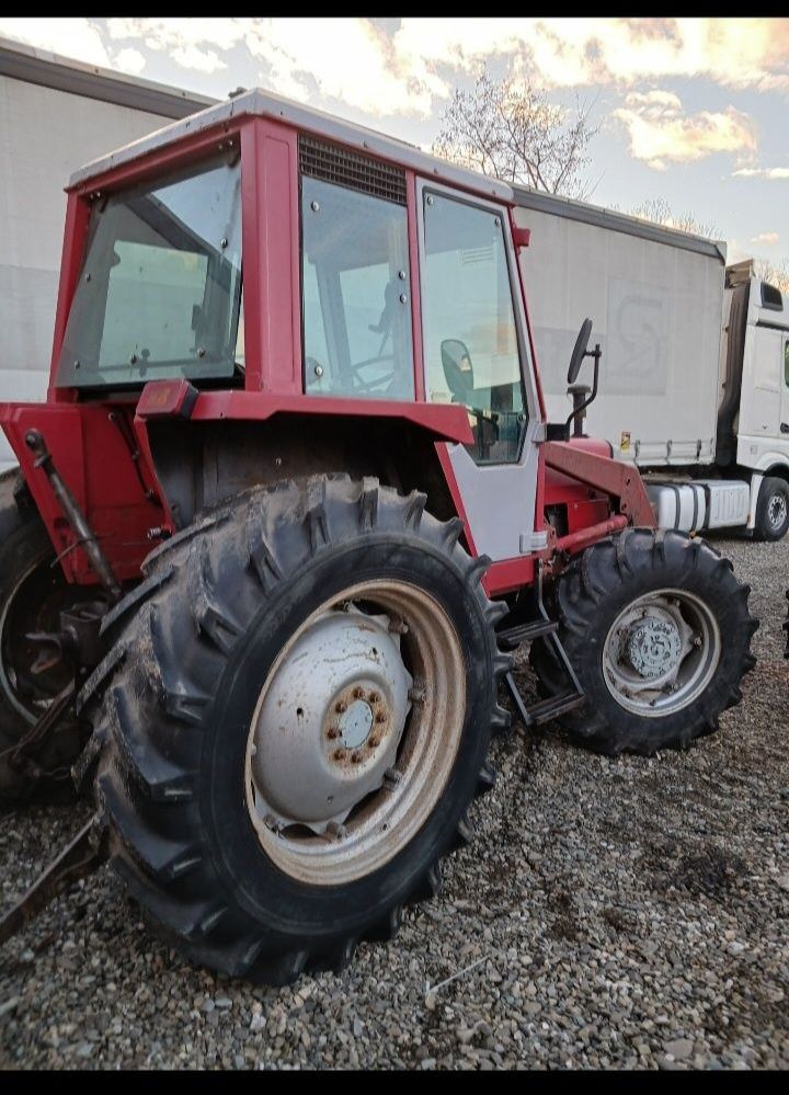 Tractor Masey Ferguson 690 cu incarcator