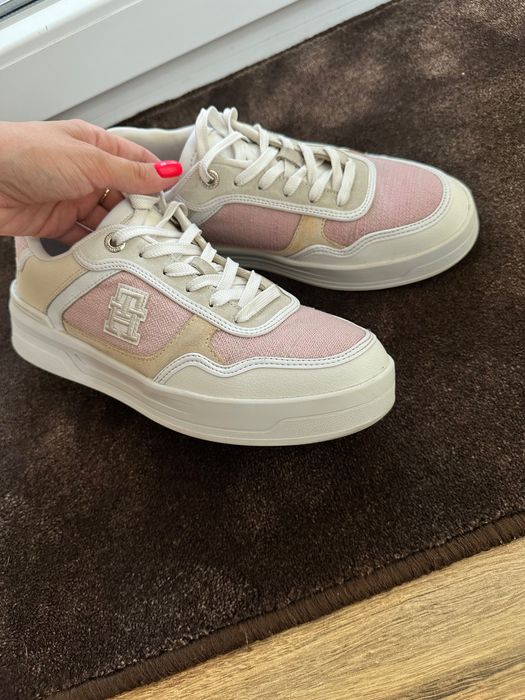 Tommy Hilfiger сникърси