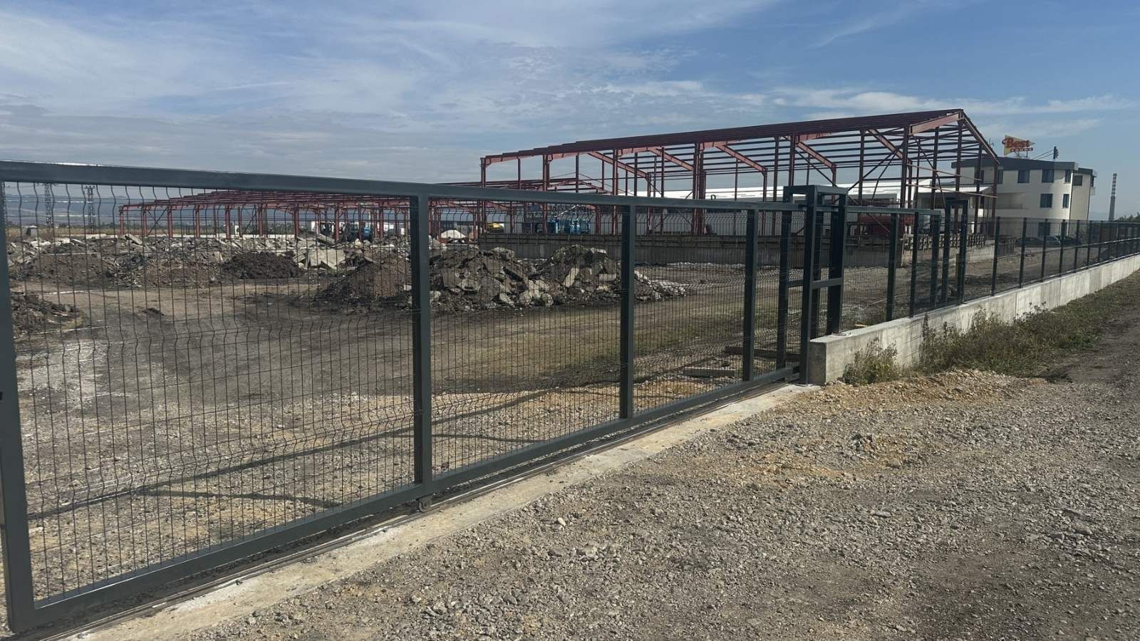 Оградни пана колчета, вратички и портали