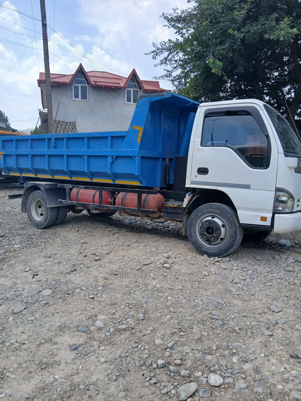 Isuzu sotiladi. 2010