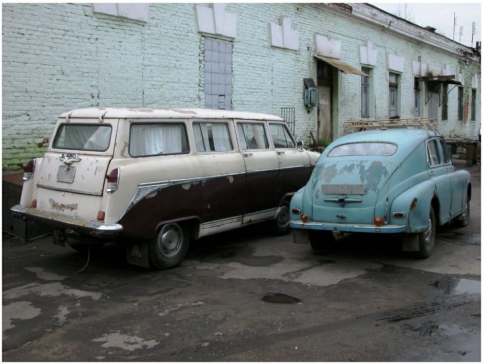 Автомобильи старый времён СССР.