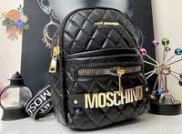 Rucsac Moschino import Italia, logo metalic auriu, Italia