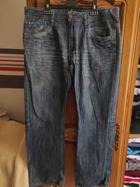 Pantaloni tip blugi, modele diferite, marimi si culori diferite
Modele