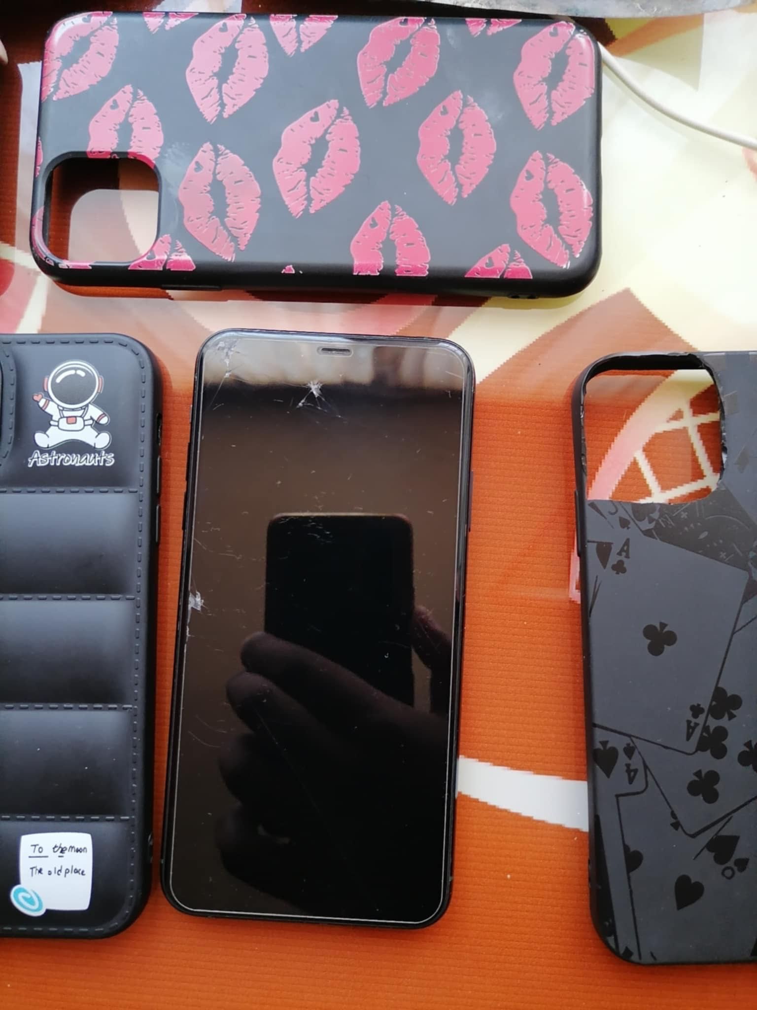 Продавам iPhone 11 Pro Max. Подлежи коментар на цената