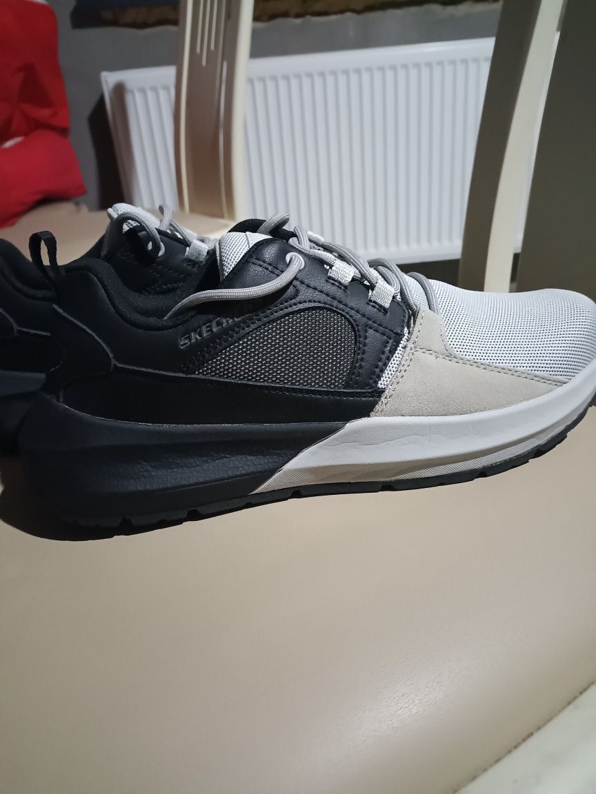 Кроссовки Skechers