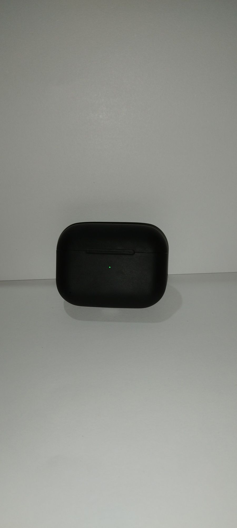 Продавам airpods слушалки трето поколение с подарък калъф