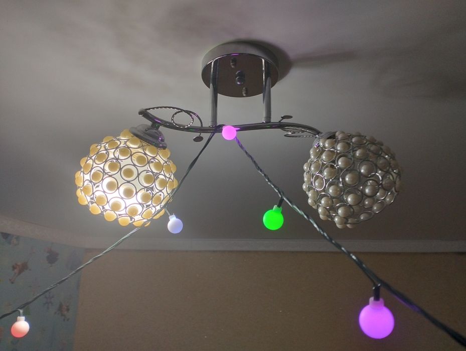 Продаю люстру цена 5000 тенге торг возможен