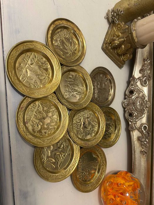 DN252 Set de farfurii decorative de alama 9,5cm Toate la acest pret