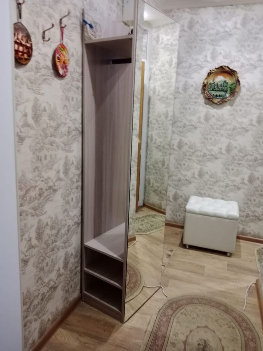 Прихожая мебель,три в одном,зеркало,полка для одежды и обуви