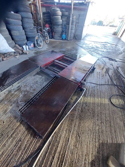 Elevator foarfeca pneumatic