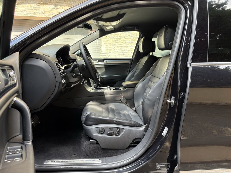 Volkswagen Touareg Pachet R Line 3.0 TDI 2017