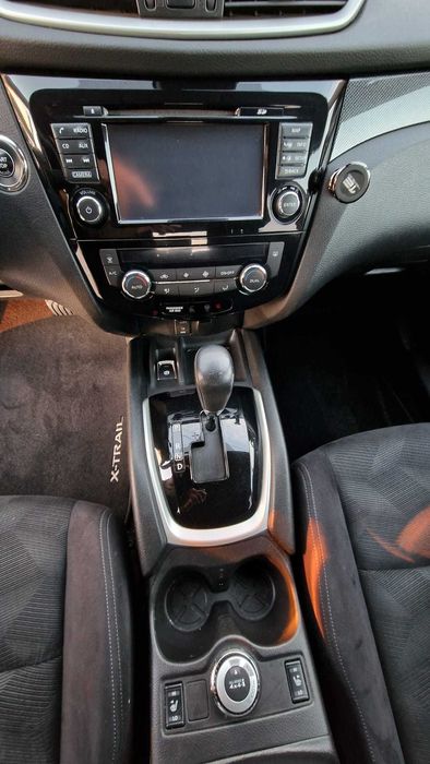 SUV Nissan 7 locuri diesel, automat