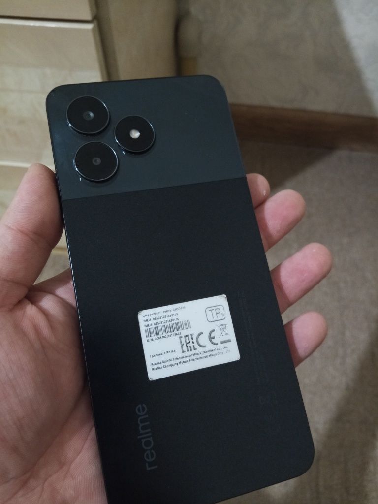 В продаже Realme C51.