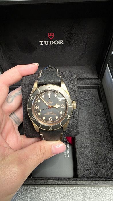 Tudor Black Bay Bronze 79250BA

Stare nouă, nefolosit
Achiziționat în