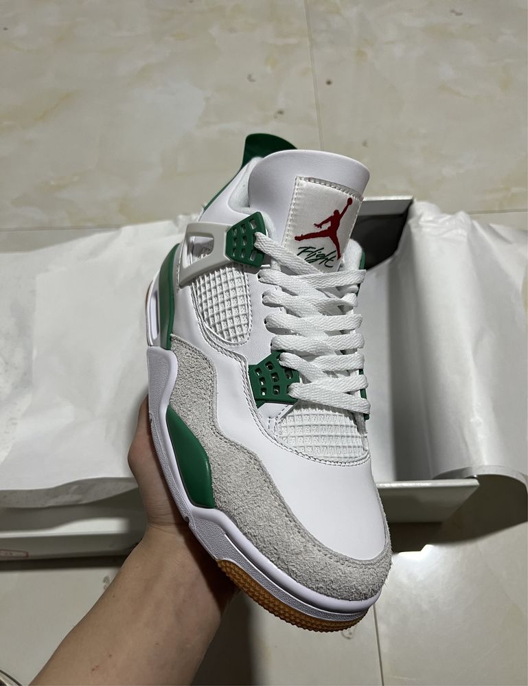 Air Jordan 4 Retro SB Pine Green