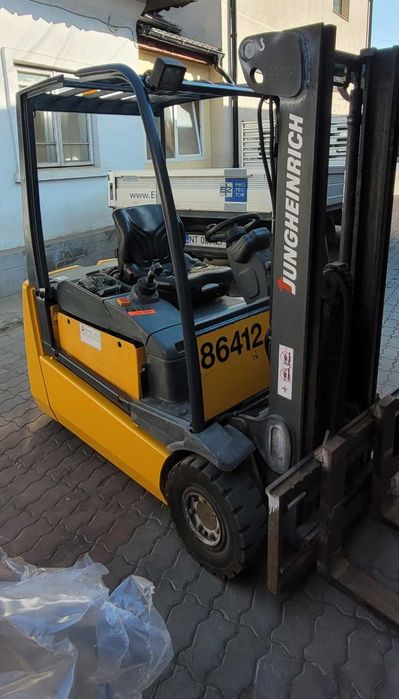 Electrostivuitor Jungheinrich 1.6tone baterie 48v schimbata recent