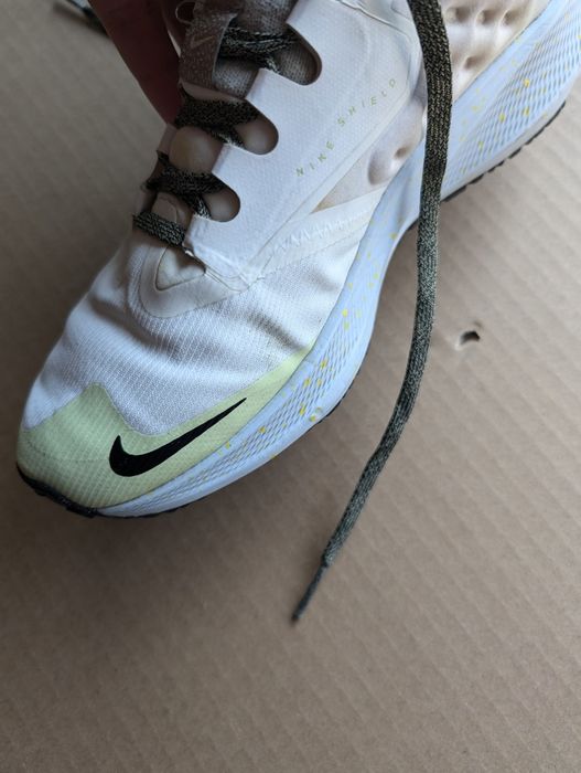 Vând Nike AIR ZOOM PEGASUS SHIELD impermeabi mărimea 37 5l