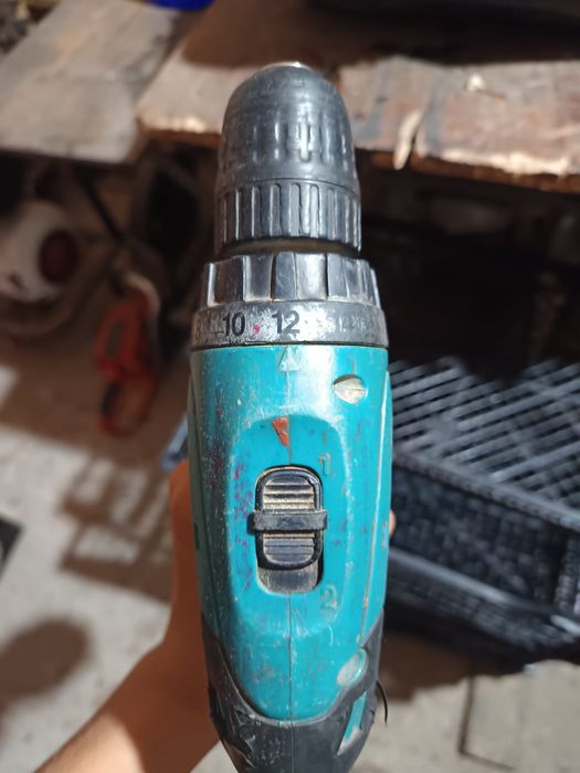 Makita.  6271 D. .