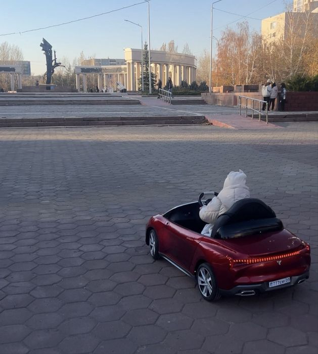 Люксовая электромашина(электромобиль) детская
