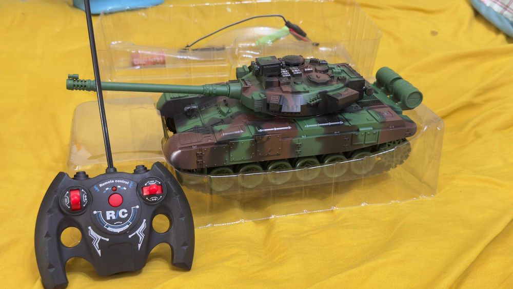 радиоуправляемый танк игрушка