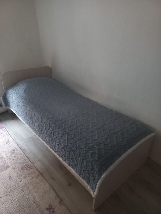 Продам кровать с матрасом
