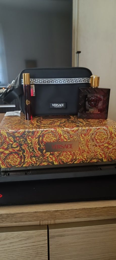 Подаръчен комплект Versace eros flame