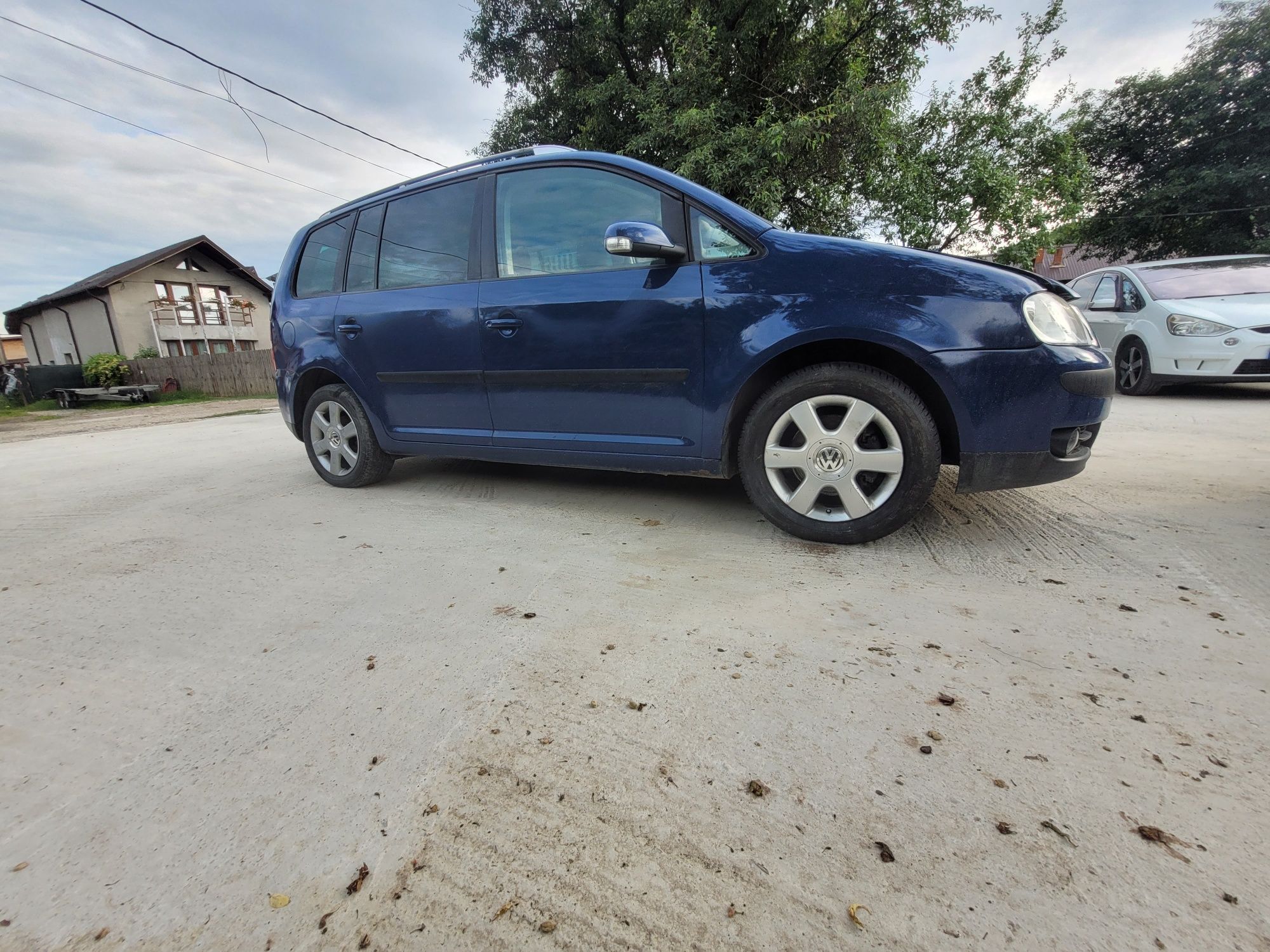 Dezmembrez Volkswagen Touran 1.9 AVQ cutie viteze jante capota usi