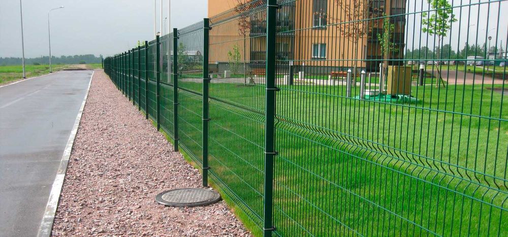 Gard din plasa bordurata, tabla cutata, sipca metalica jaluzele si BCA