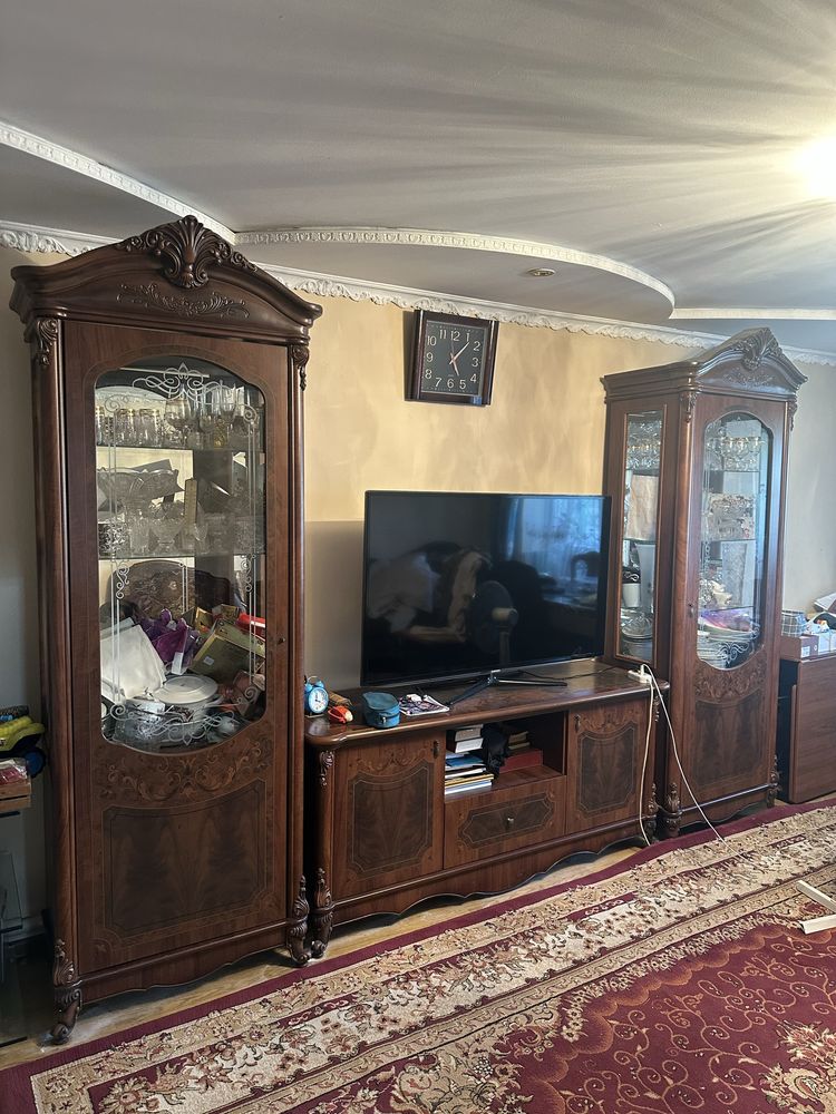 Продам  витрину ‘стенка’