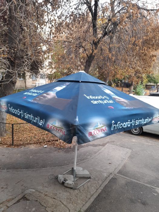 Vînd umbrelă mare*