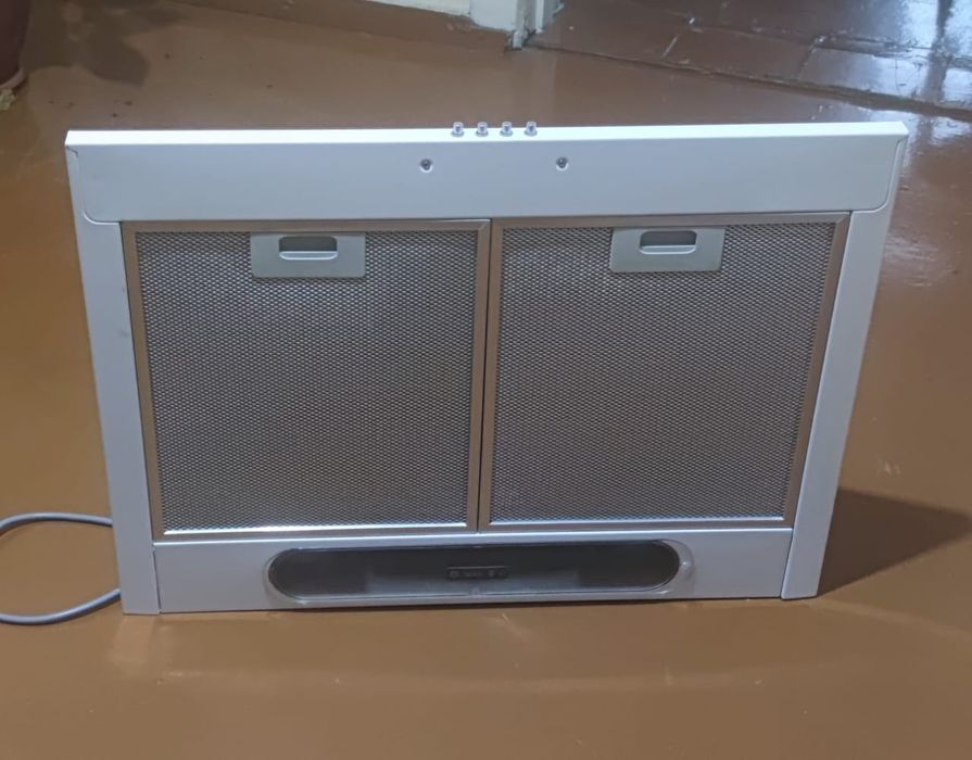 Вытяжка в отличном состоянии