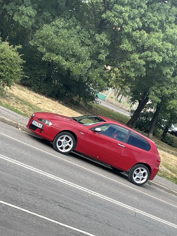 Продавам Алфа ромео 147 twin spark