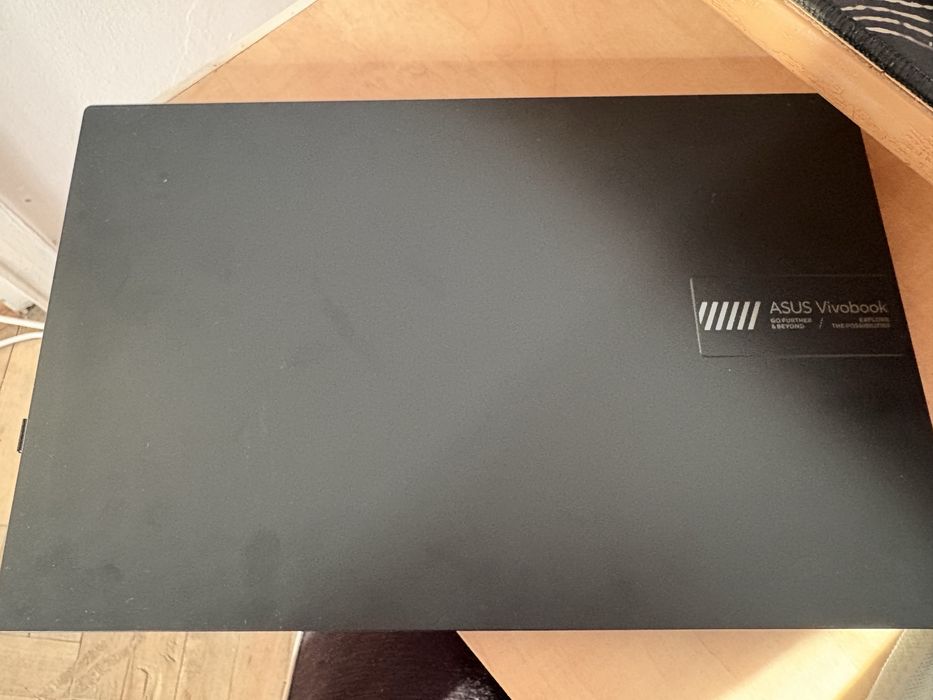 Vand laptop asus vivobook sau schimb cu macbook m1