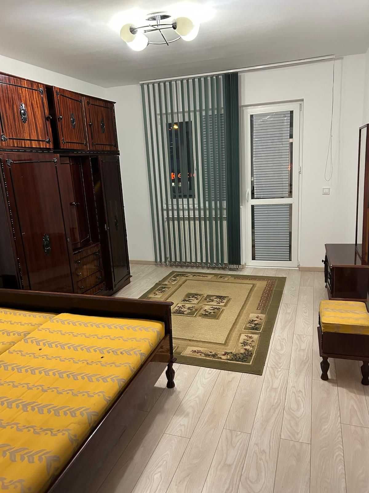 Apartament cu 4 camere de închiriat – ideal pentru cuplu!