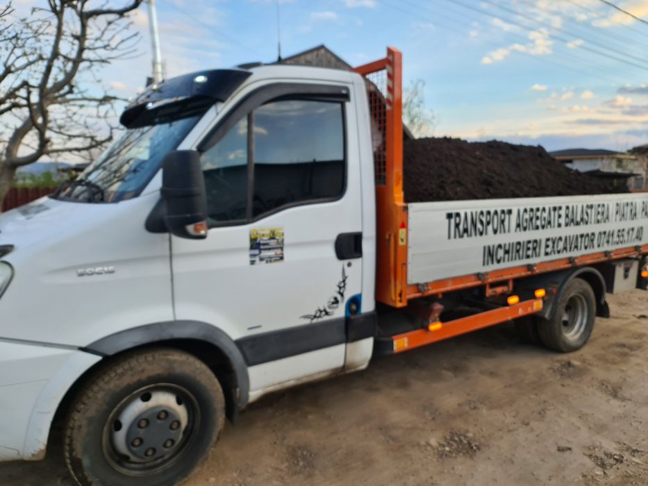 Miniexcavator excavator bobcat transport nisip pamant balast