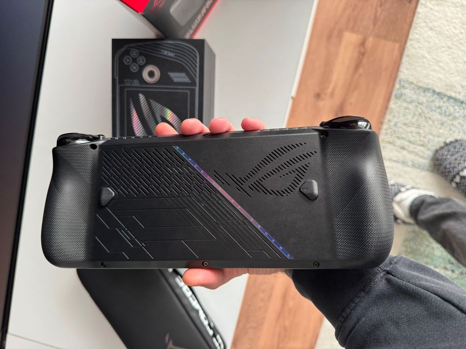 Asus rog ally x 24gb Z1 extreme 1tb ssd 256 card