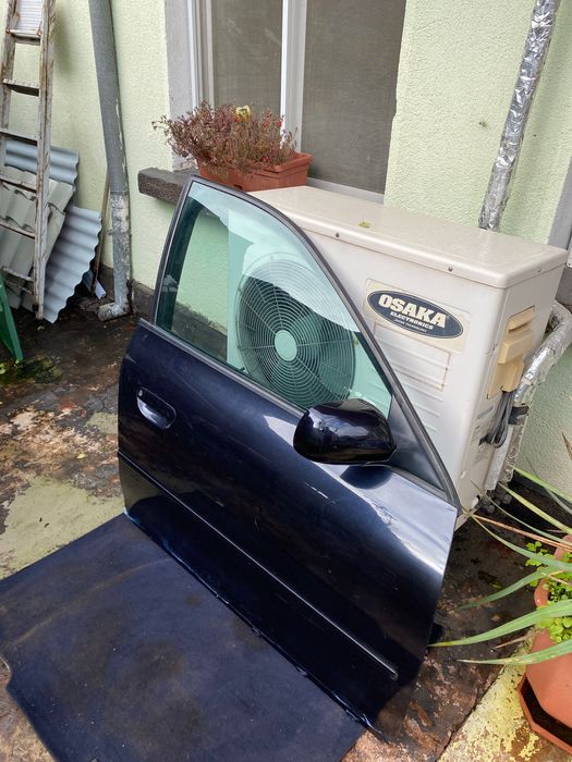 Продавам огледало за Ауди а3 тъмно син металик LZ5L