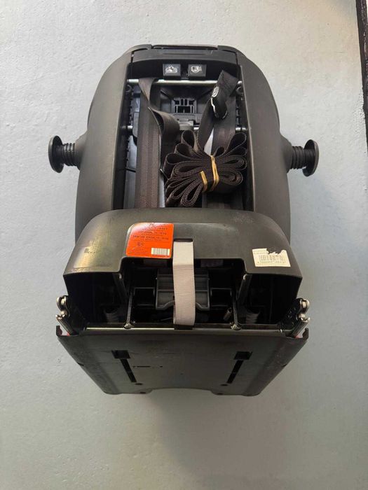 Scaun auto ISOFIX Britax Romer Advansafix de la 9 până la 36 kg