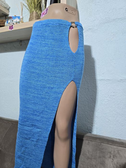 Fusta dama trendy mulata cu crapatura pe picior