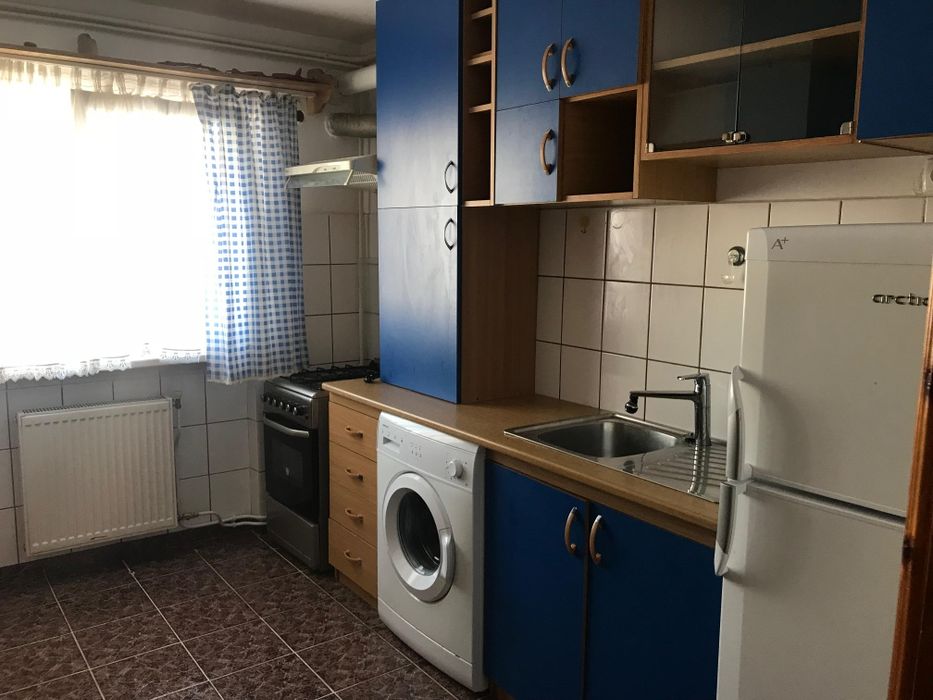 Închiriez apartament 2 camere, semidecomandat complet utilat și mobila
