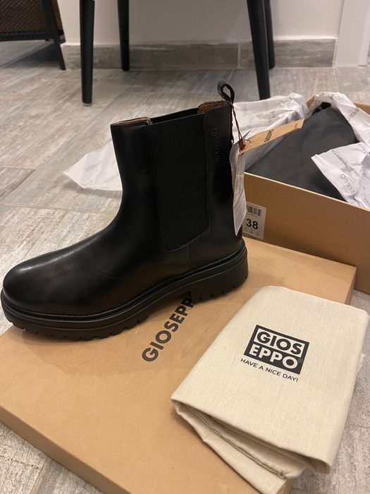 Ghete de piele noi Gioseppo