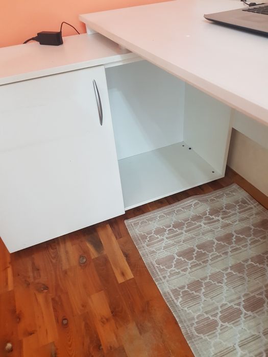 Бюро с  етажерки